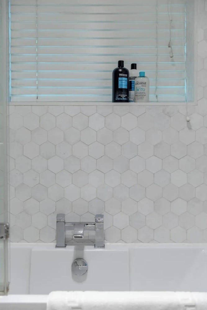 Фото Spacious 1bd Flat With Garden - Hampstead Heath