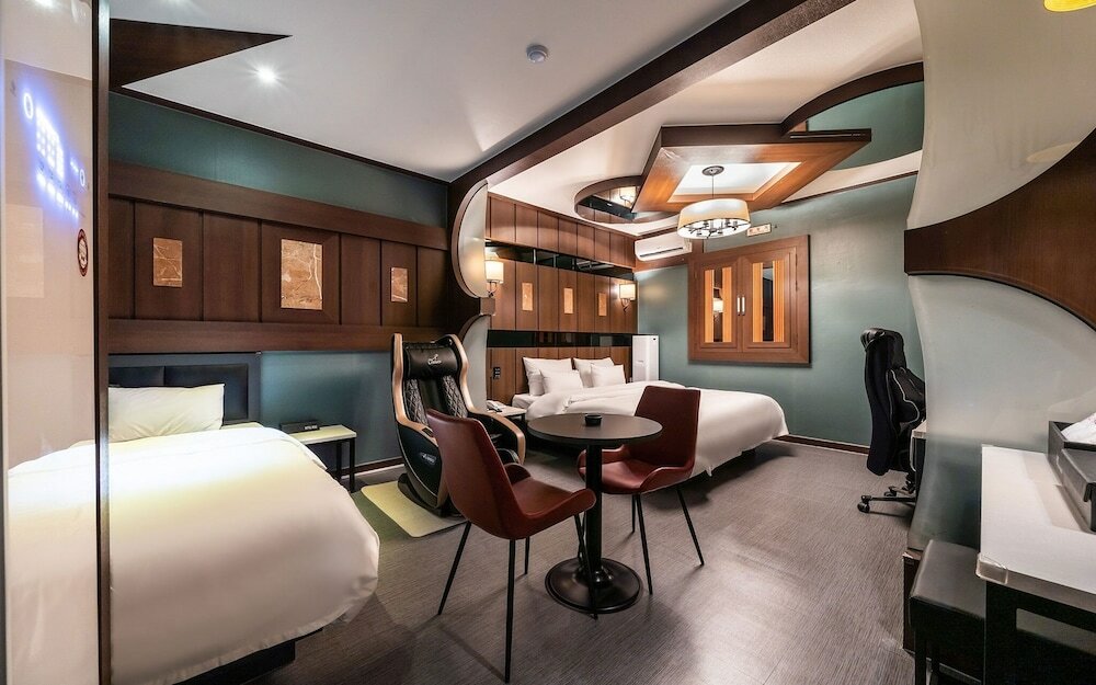 Фото Suwon City Hall Station Rose