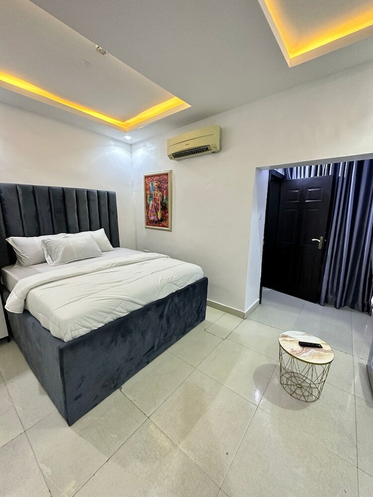 Фото Msquare Apartment Ikoyi