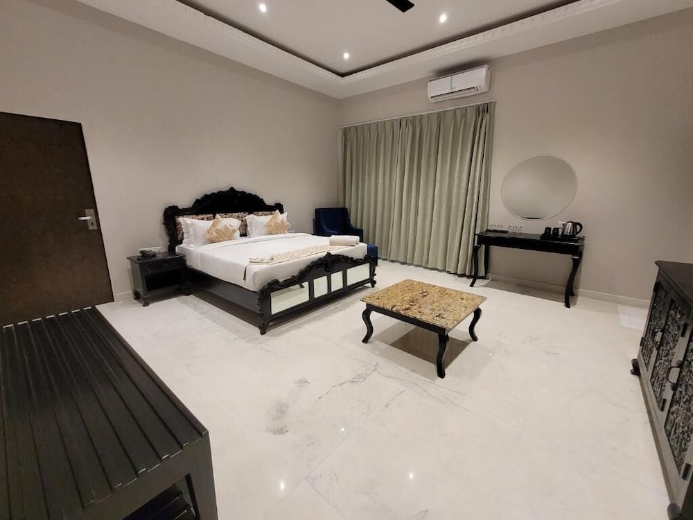 Фото Hotel Suryauday