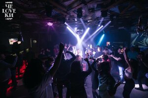 Бір қабатты үйге арналған шатыр дизайнының фотосуреттері