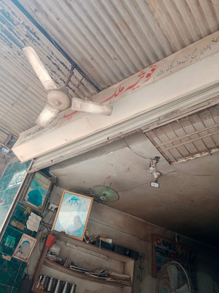 Dairy products shop Ghusiaa Milk Shop, Lahore, photo
