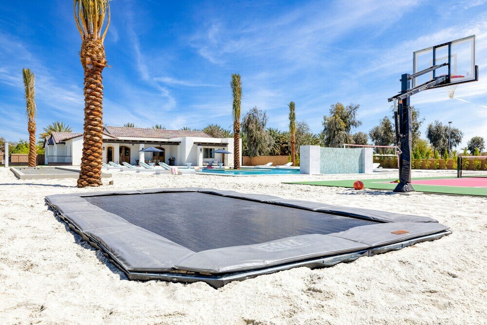 Фото Nahana by Avantstay Pool, Courts, Tramp + More Minutes to Empire Polo Club!