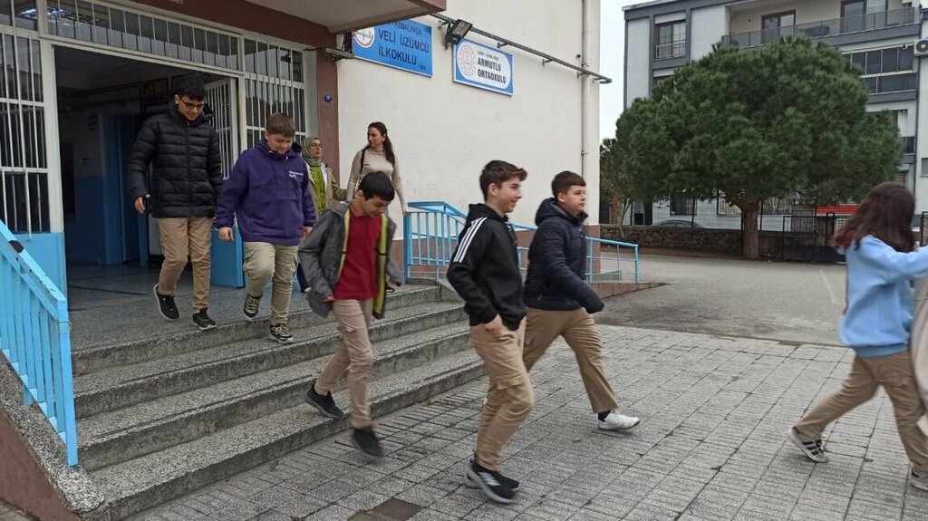 School Armutlu Middle School, Kemalpasa, photo