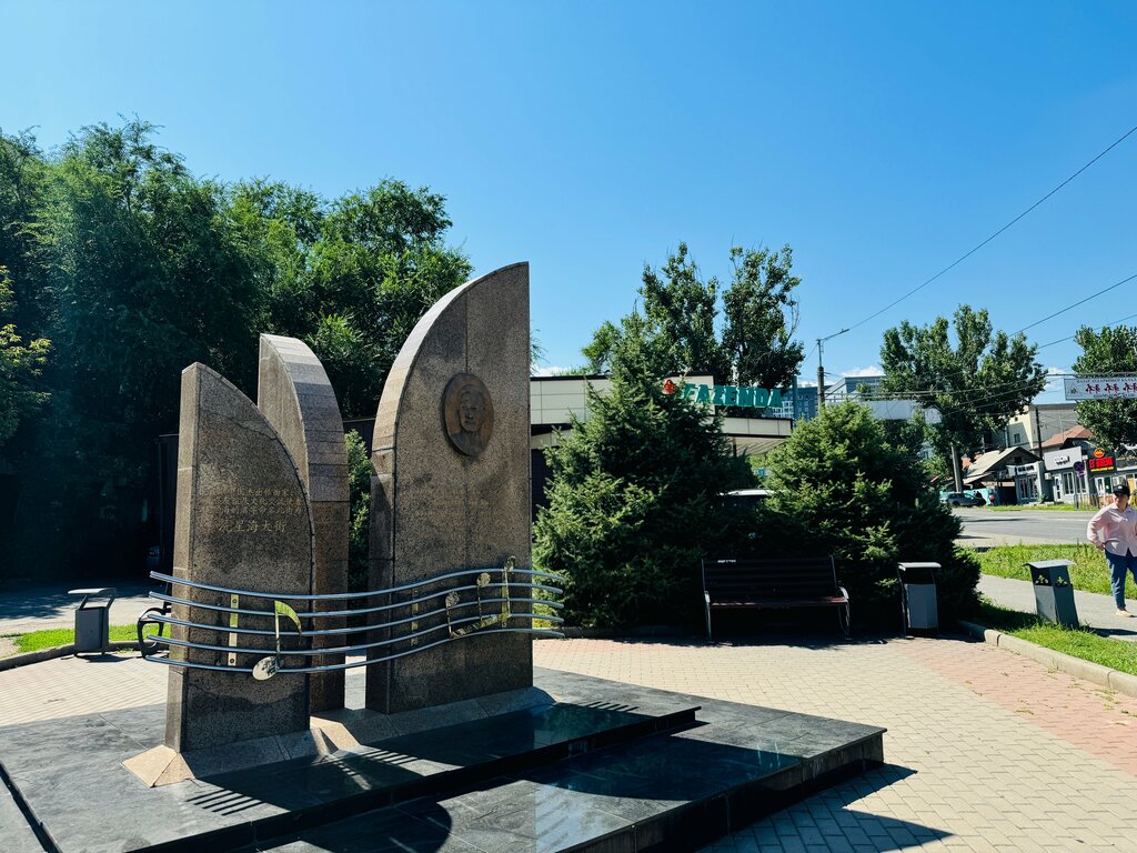 Monument, memorial Si Sinhai, Almaty, photo