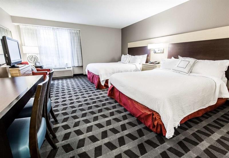 Фото TownePlace Suites by Marriott Gilford