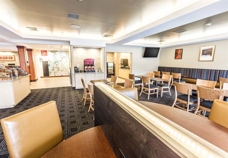 Фото TownePlace Suites by Marriott Gilford