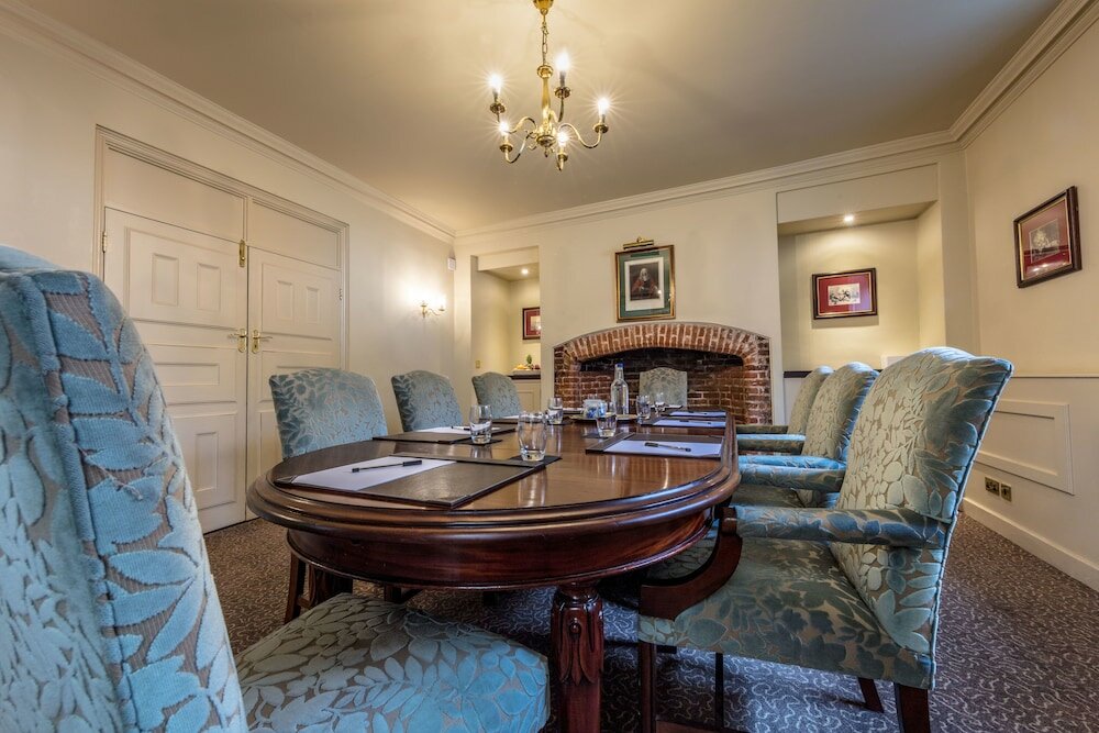 Фото Winchester Royal Hotel