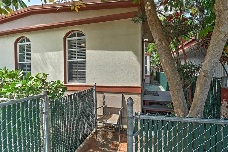 Фото Miami Beach HomeStay