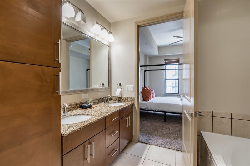 Фото The Luxury Suites of Houston