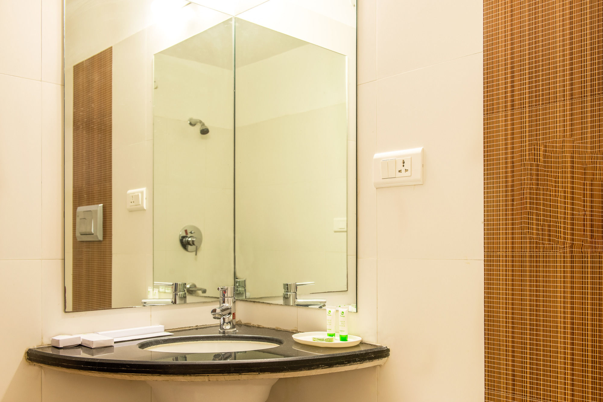 Фото Hotel Corporate Inn