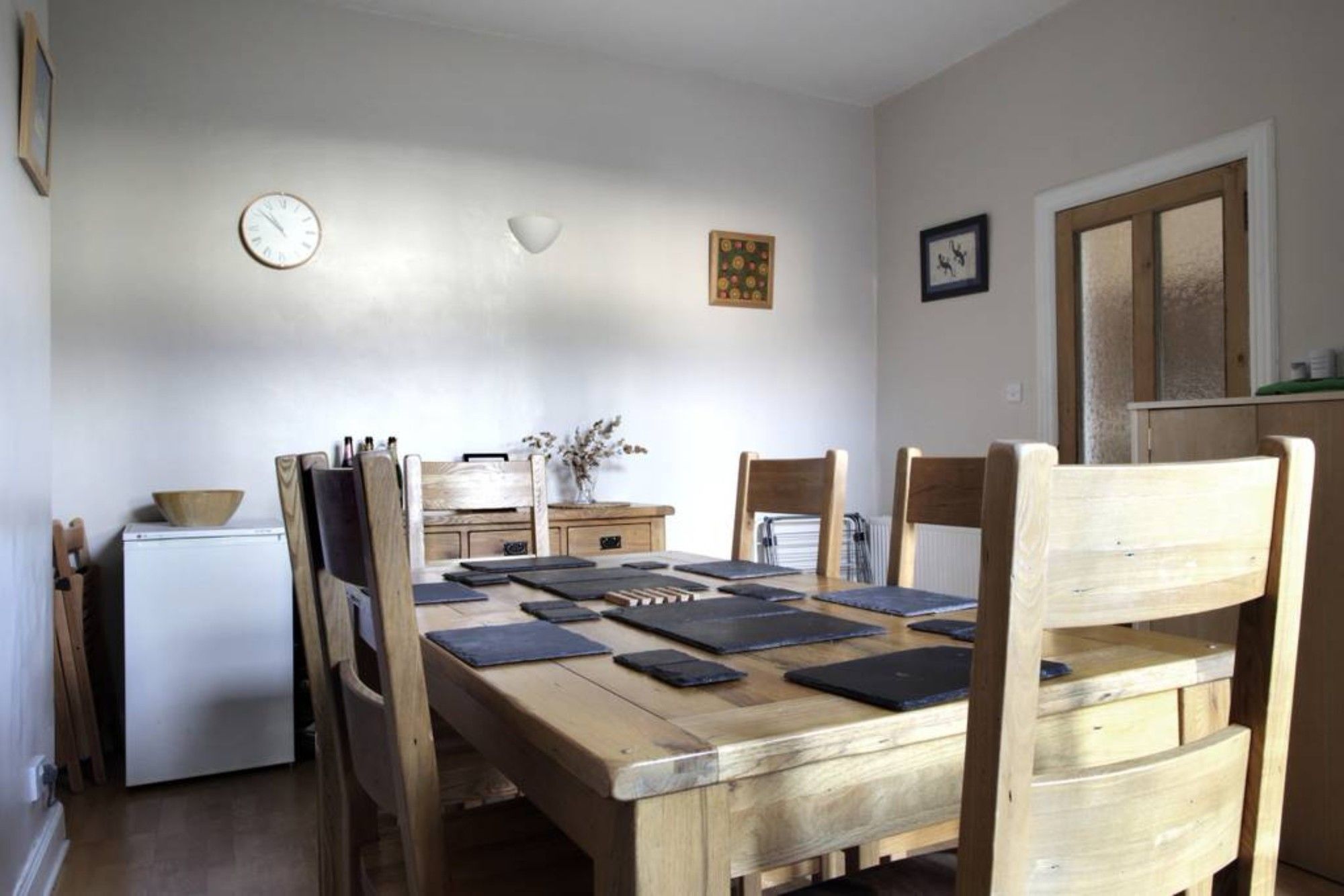 Фото Central and Spacious 2 Bedroom Flat With Garden