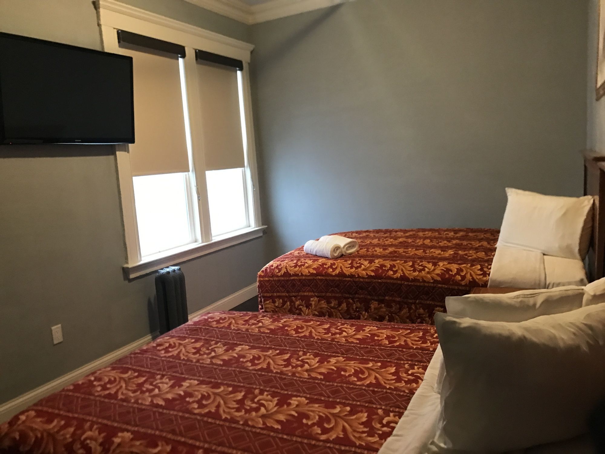 Фото Warfield Hotel