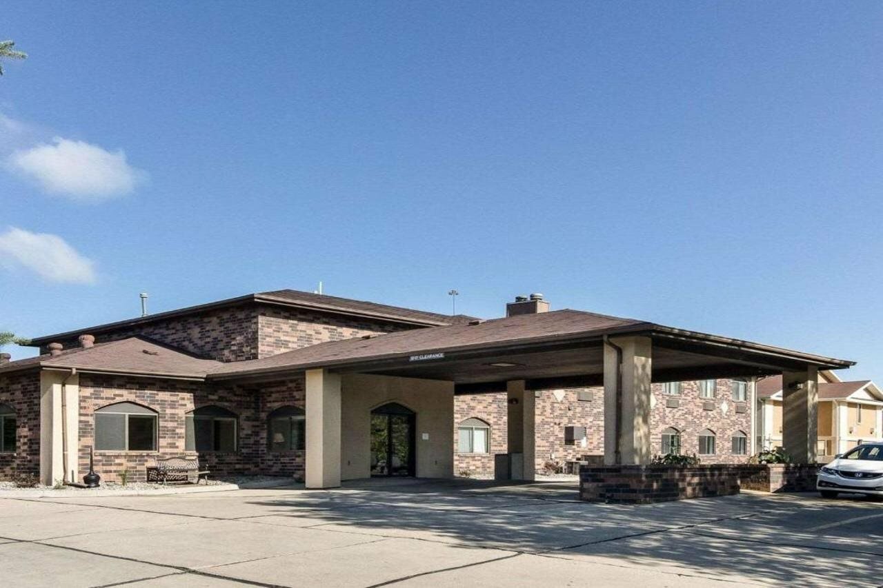 Фото Quality Suites Near West Acres