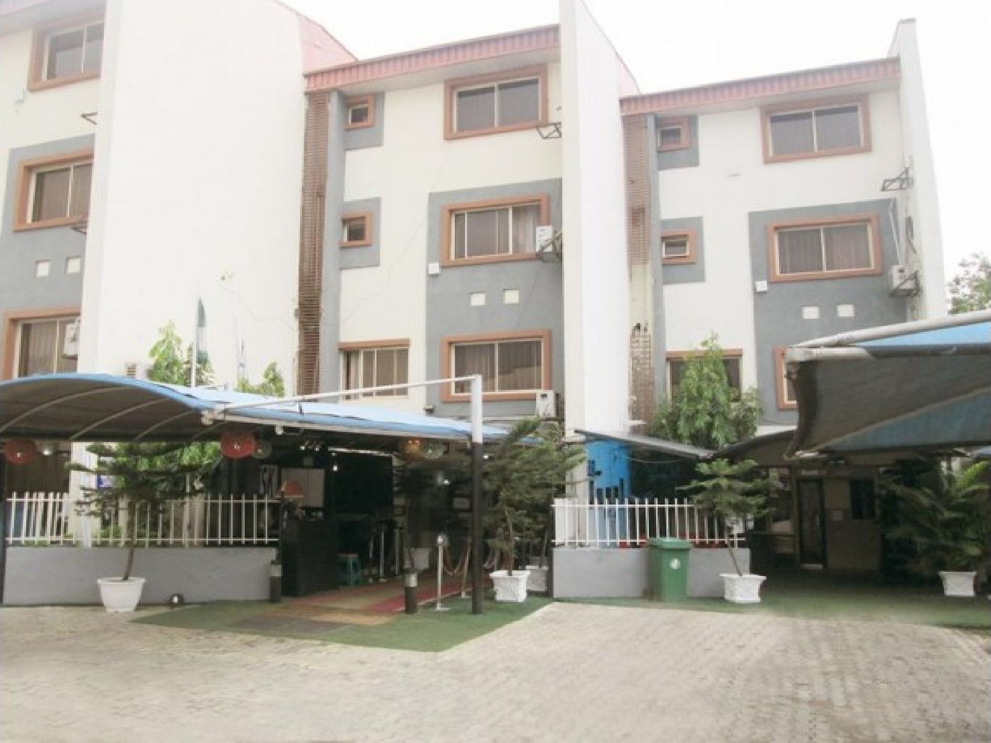 Фото отеля 1