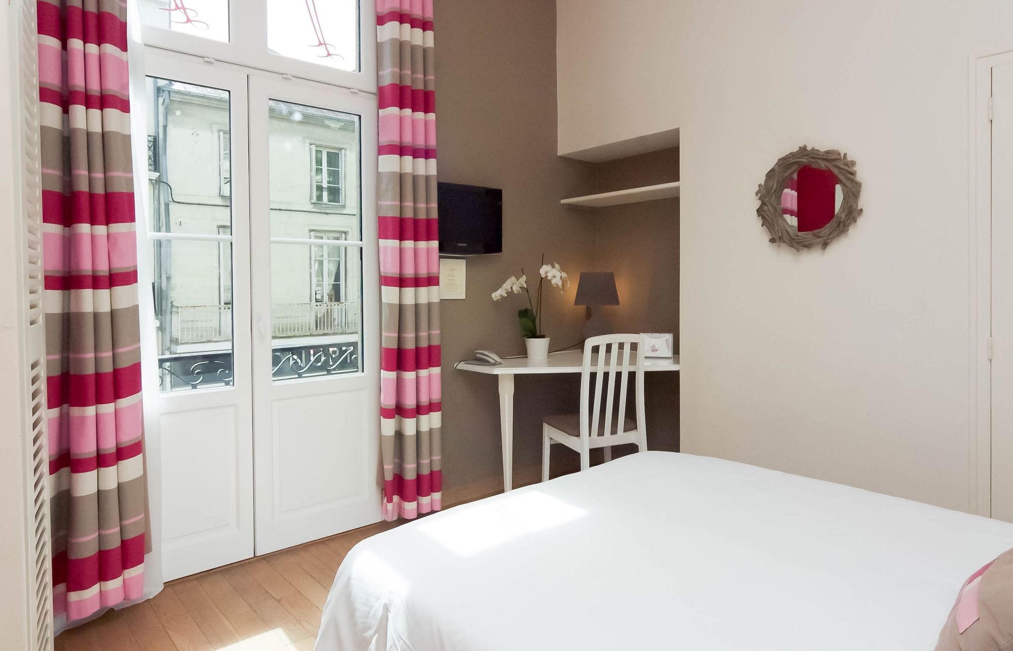 Фото The Originals Boutique, Hôtel Le Londres, Saumur