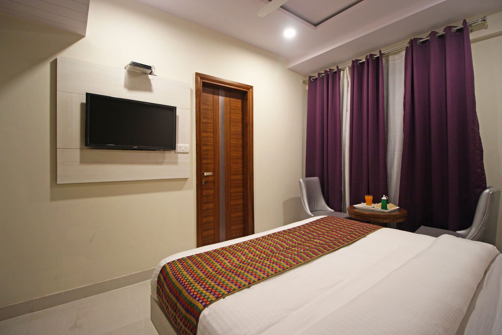 Фото The Shanti Plaza