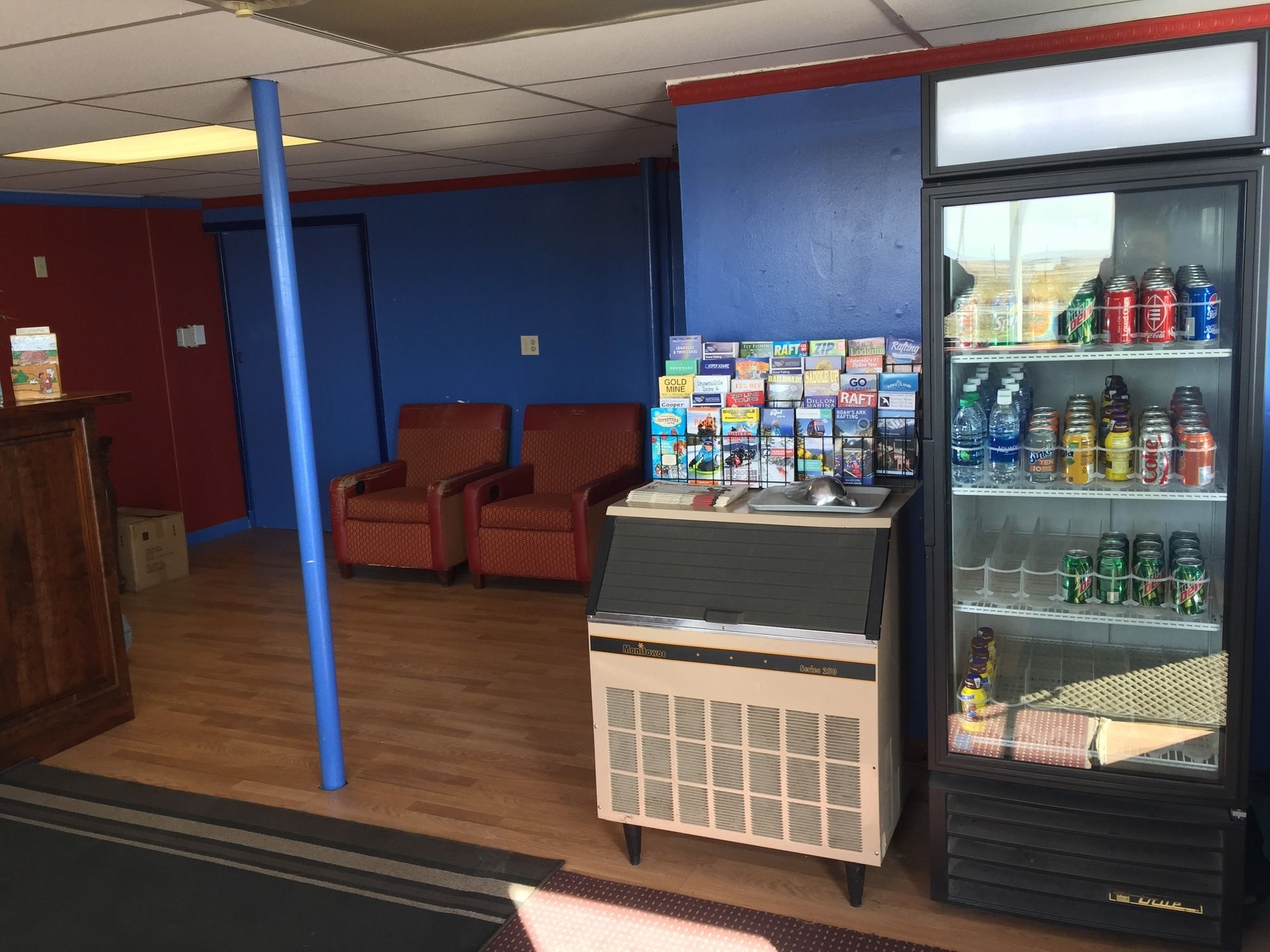 Фото Country Manor Motel Watkins