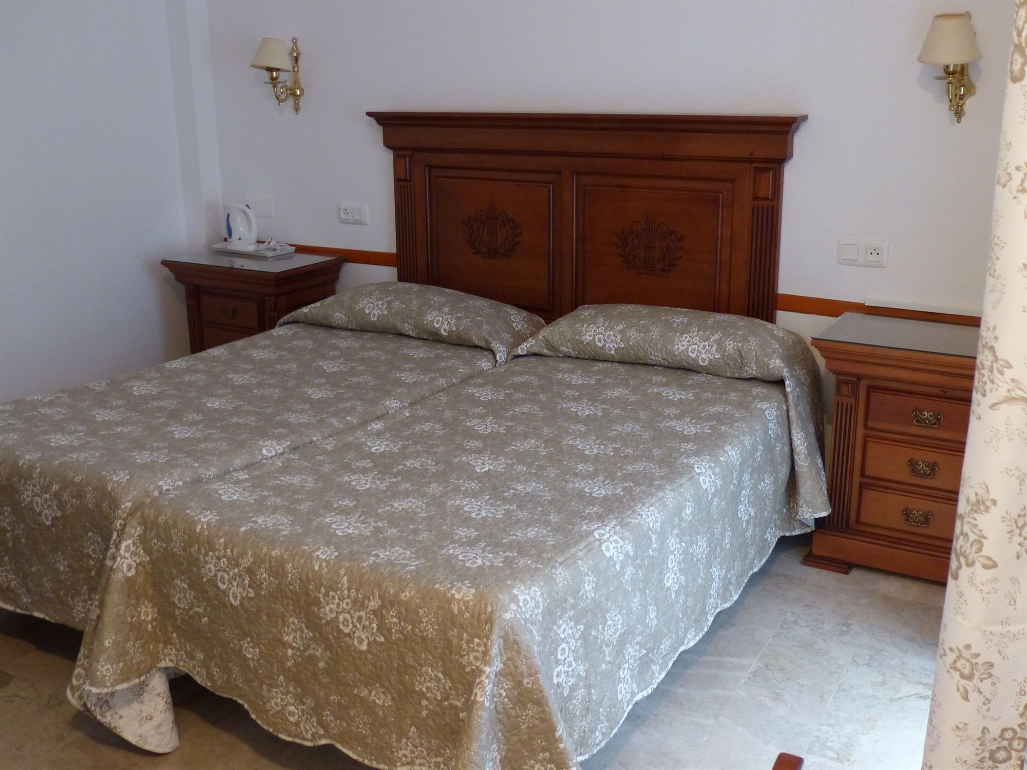 Фото Hostal Dianes