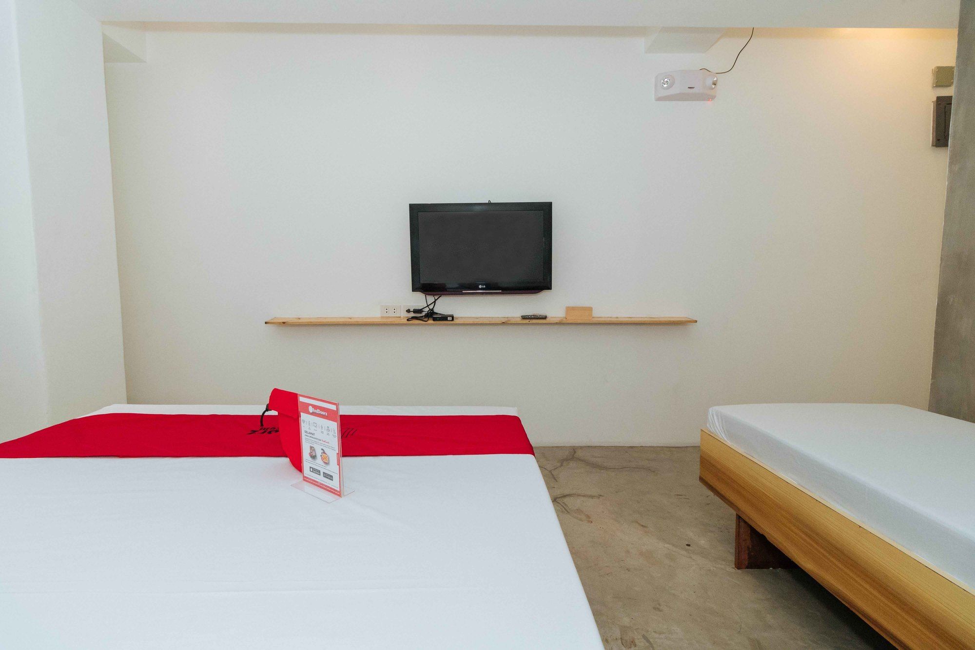 Фото RedDoorz Plus @ Boni Avenue Mandaluyong