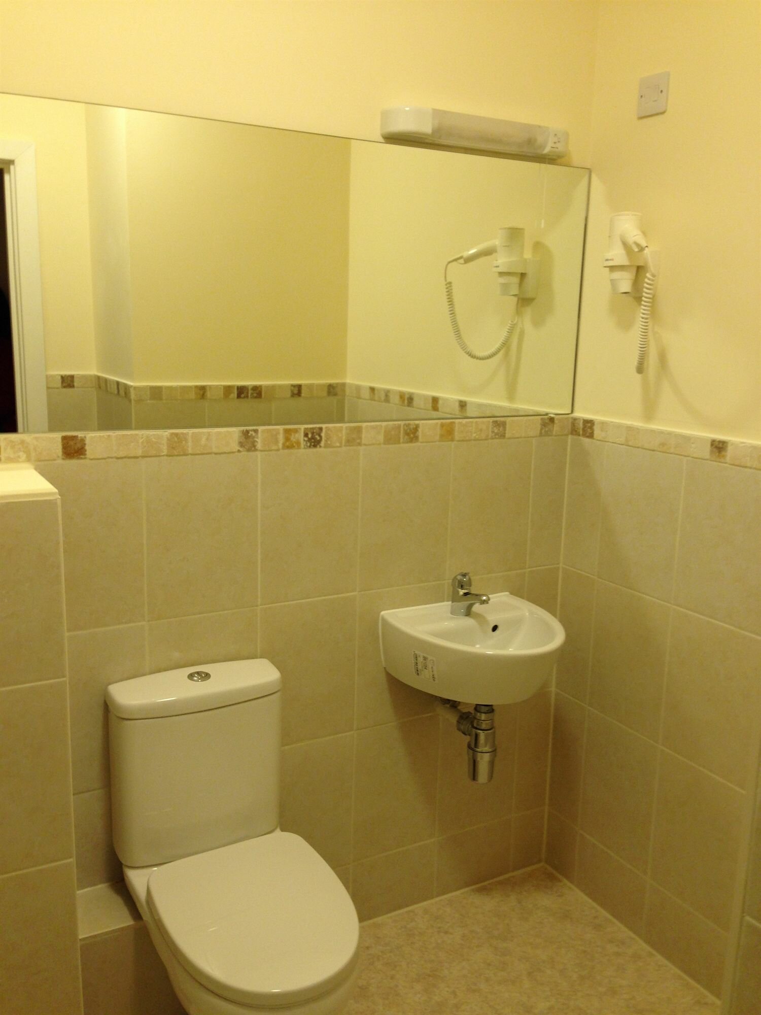 Фото Wendover Arms Hotel