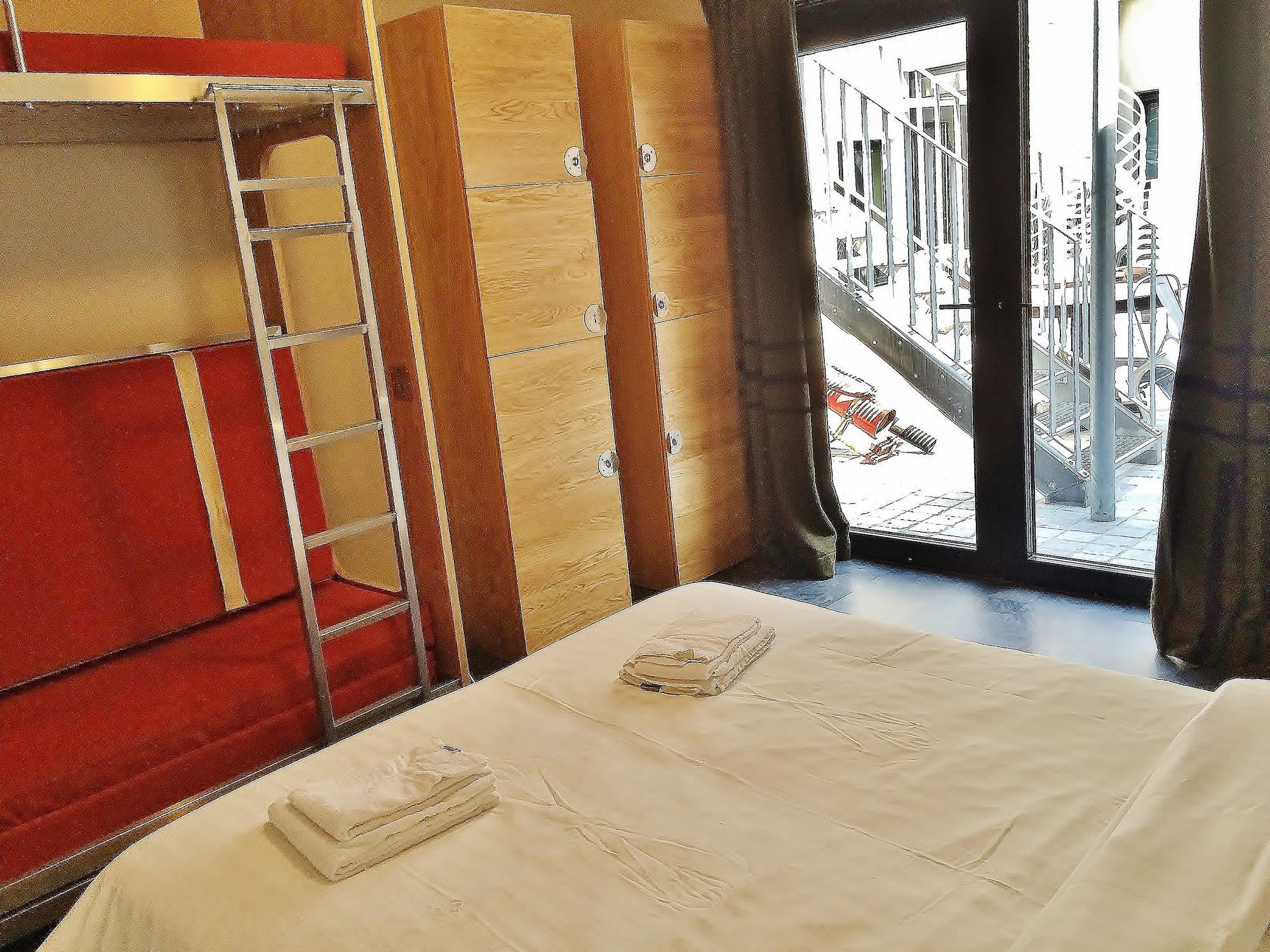 Фото Train Hostel