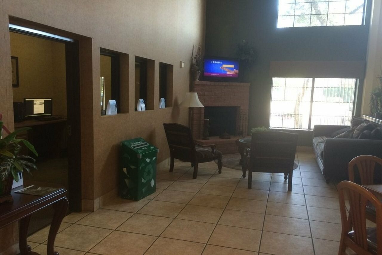 Фото Days Inn by Wyndham Suites San Antonio North/Stone Oak