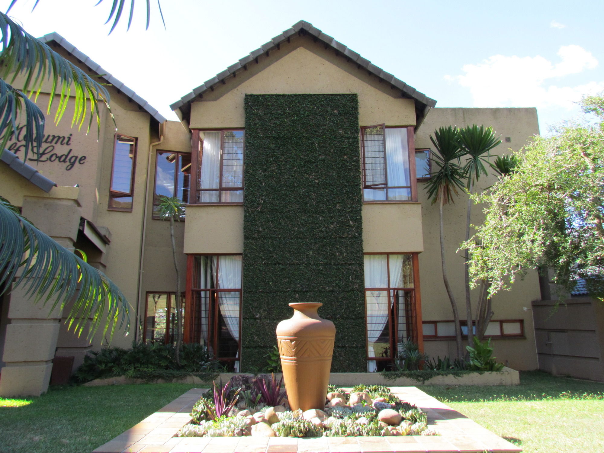 Фото Matumi Golf Lodge