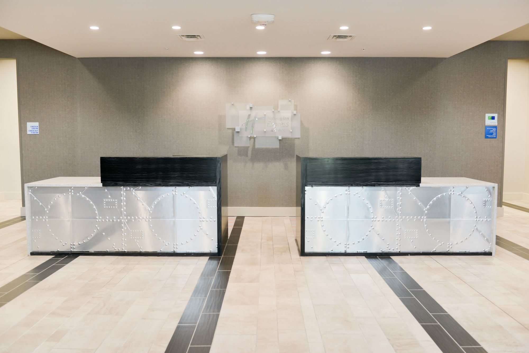 Фото Holiday Inn Express & Suites Charlotte Airport, an Ihg Hotel