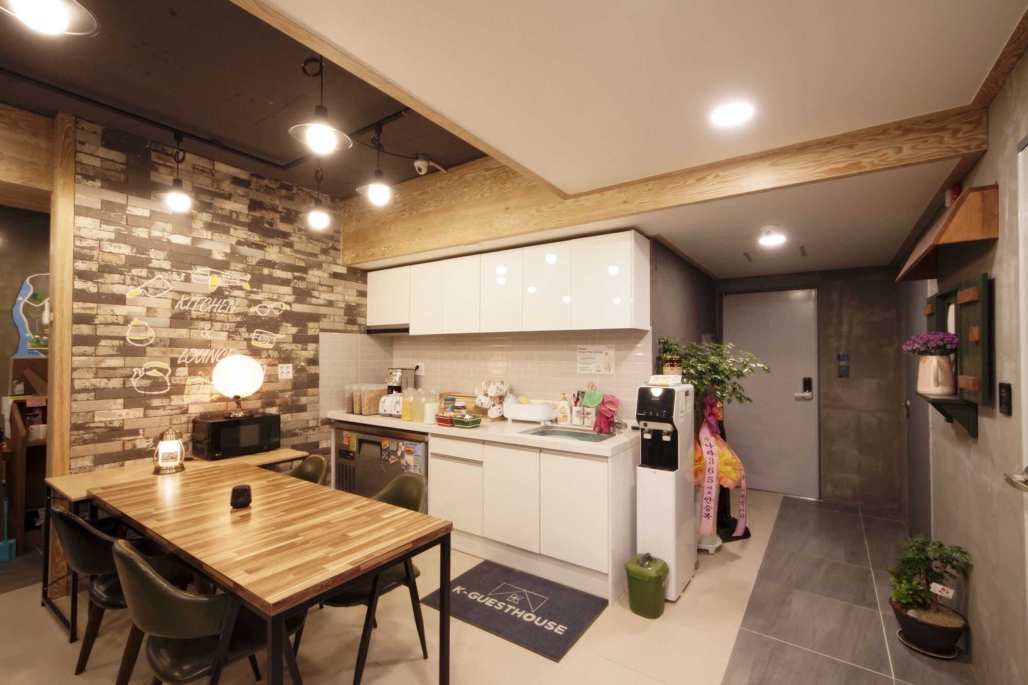 Фото K-Guesthouse  Seomyeon 1