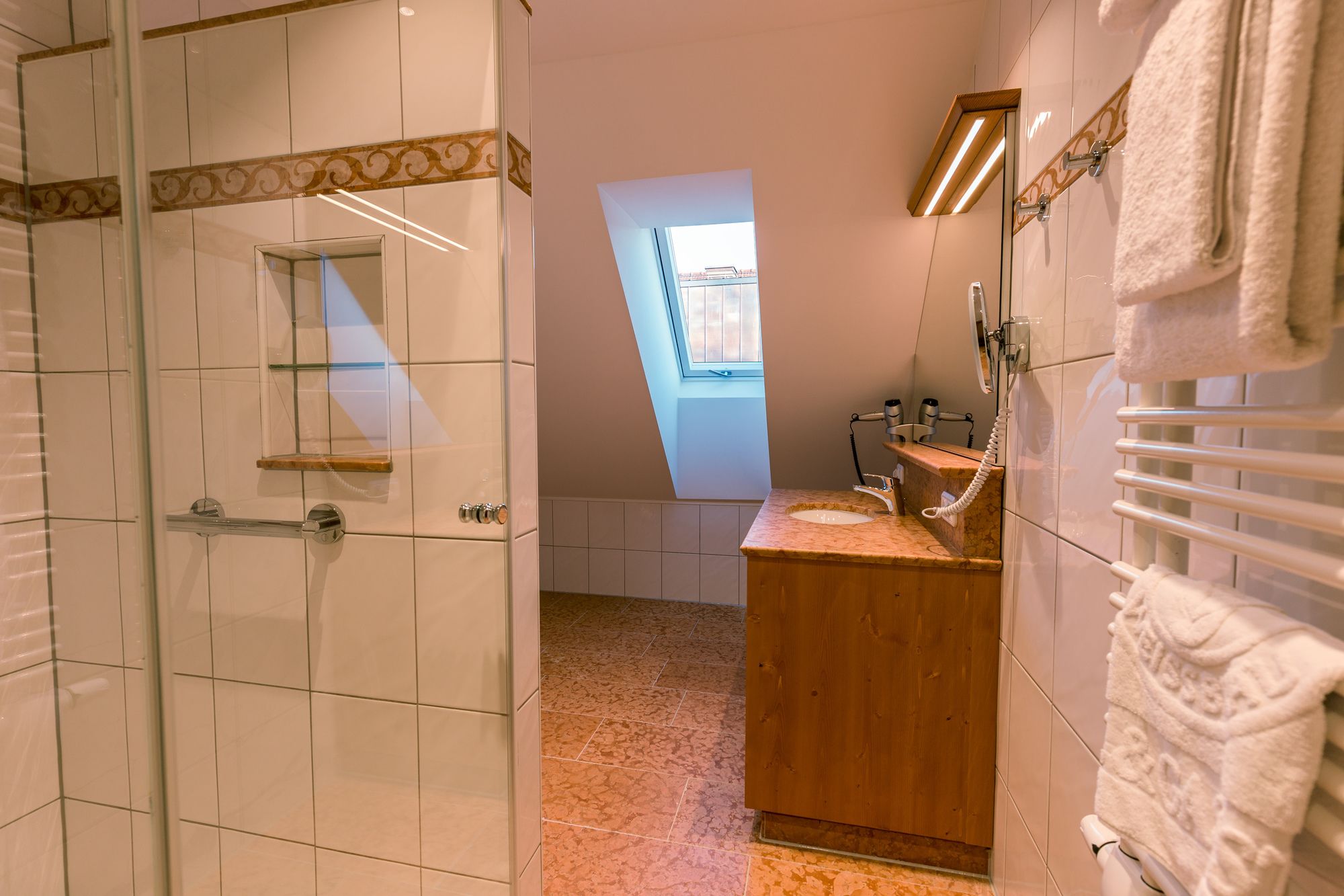 Фото Hotel & Gaststätte zum Erdinger Weißbräu