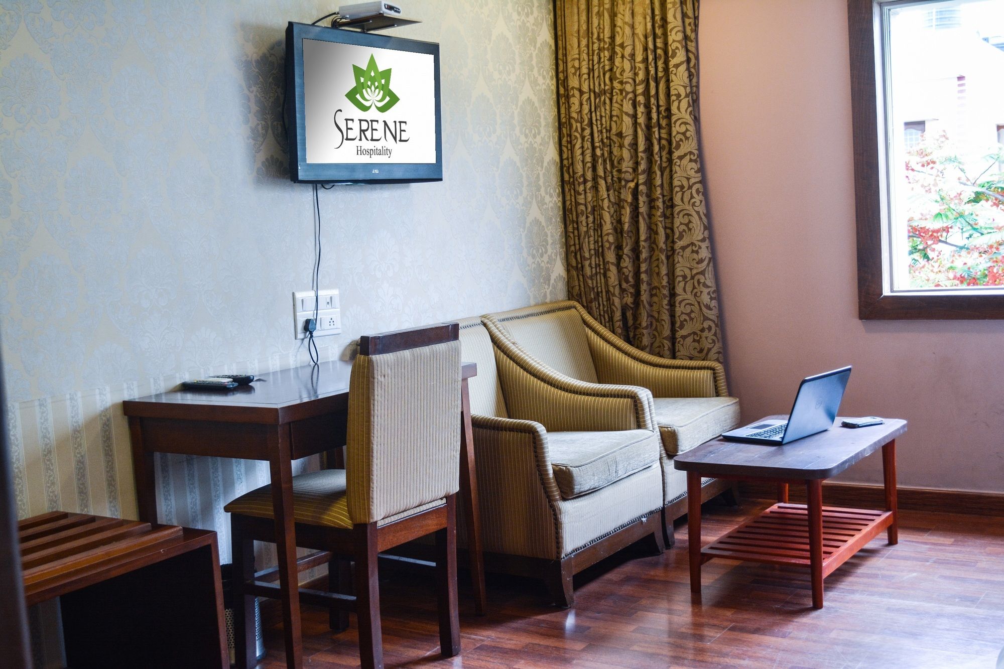 Фото Serene Boutique Hotel