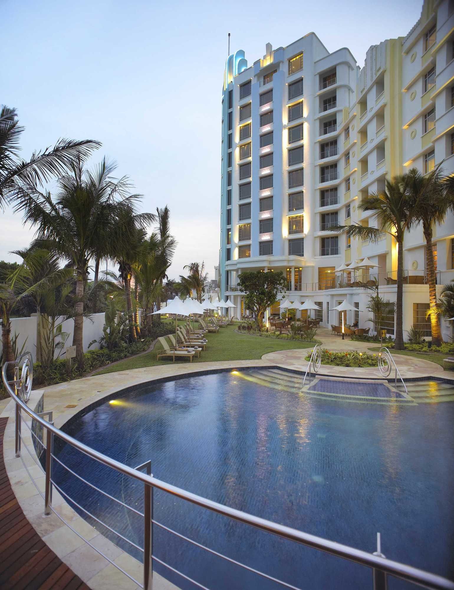 Фото Suncoast Hotel & Towers 