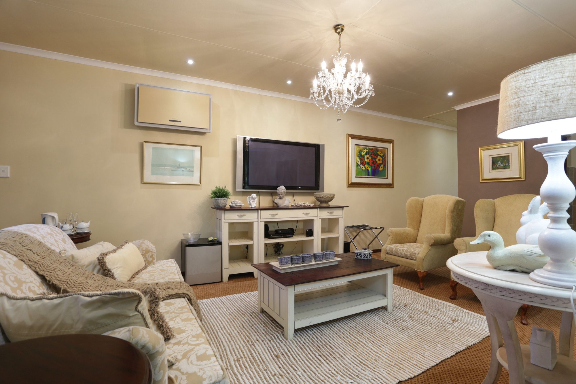 Фото Shangrila Manor - Adults Only