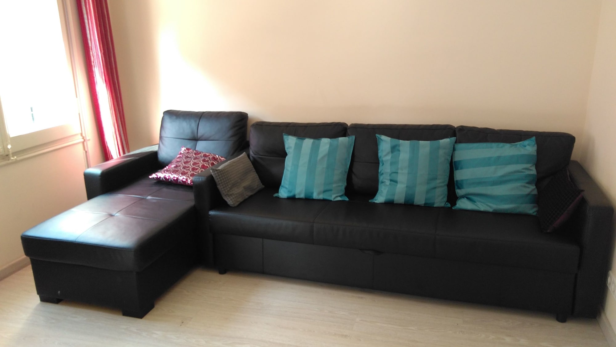 Фото Gaudi Apartments Barcelona