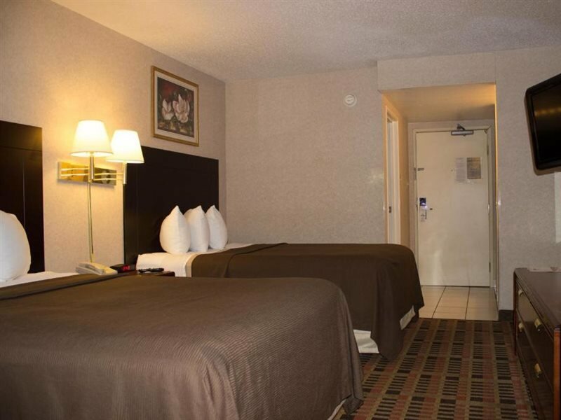 Фото Days Inn by Wyndham Amarillo East