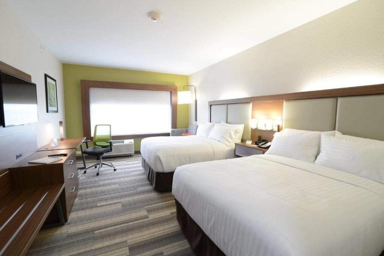 Фото Holiday Inn Express & Suites Chicago North Shore - Niles, an Ihg Hotel