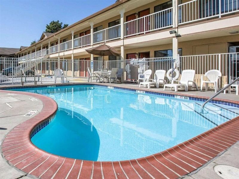 Фото Quality Inn & Suites Woodland - Sacramento Airport