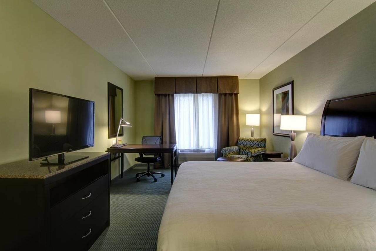 Фото Hilton Garden Inn Woodbridge