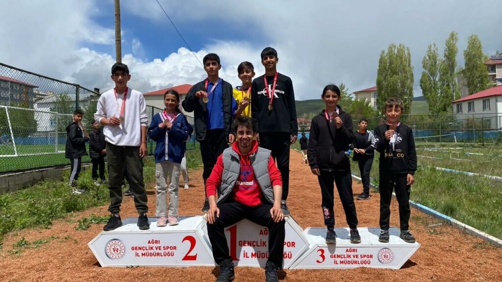 School Eleskirt Middle School, Eleskirt, photo