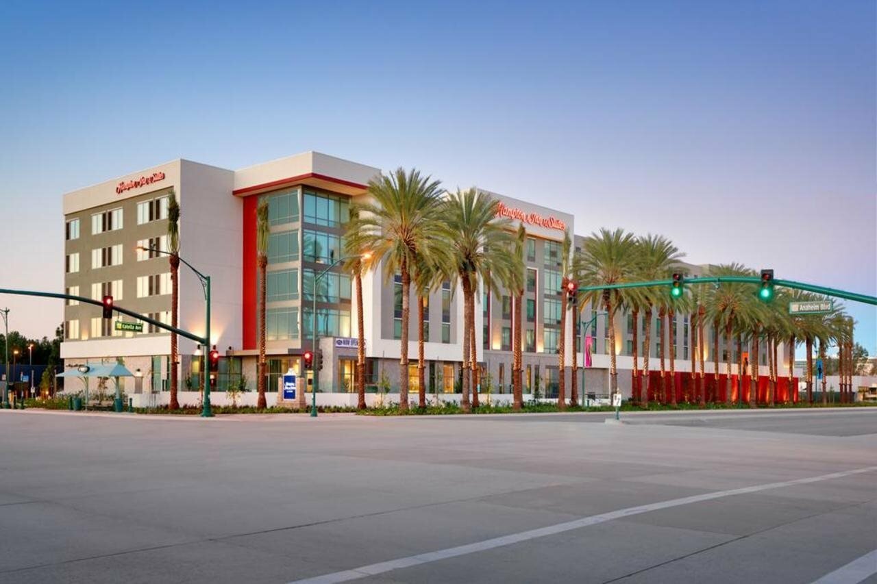 Фото Hampton Inn & Suites Anaheim Resort Convention Center