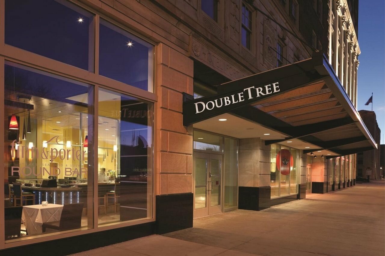Фото Doubletree Suites by Hilton Detroit Downtown - Fort Shelby