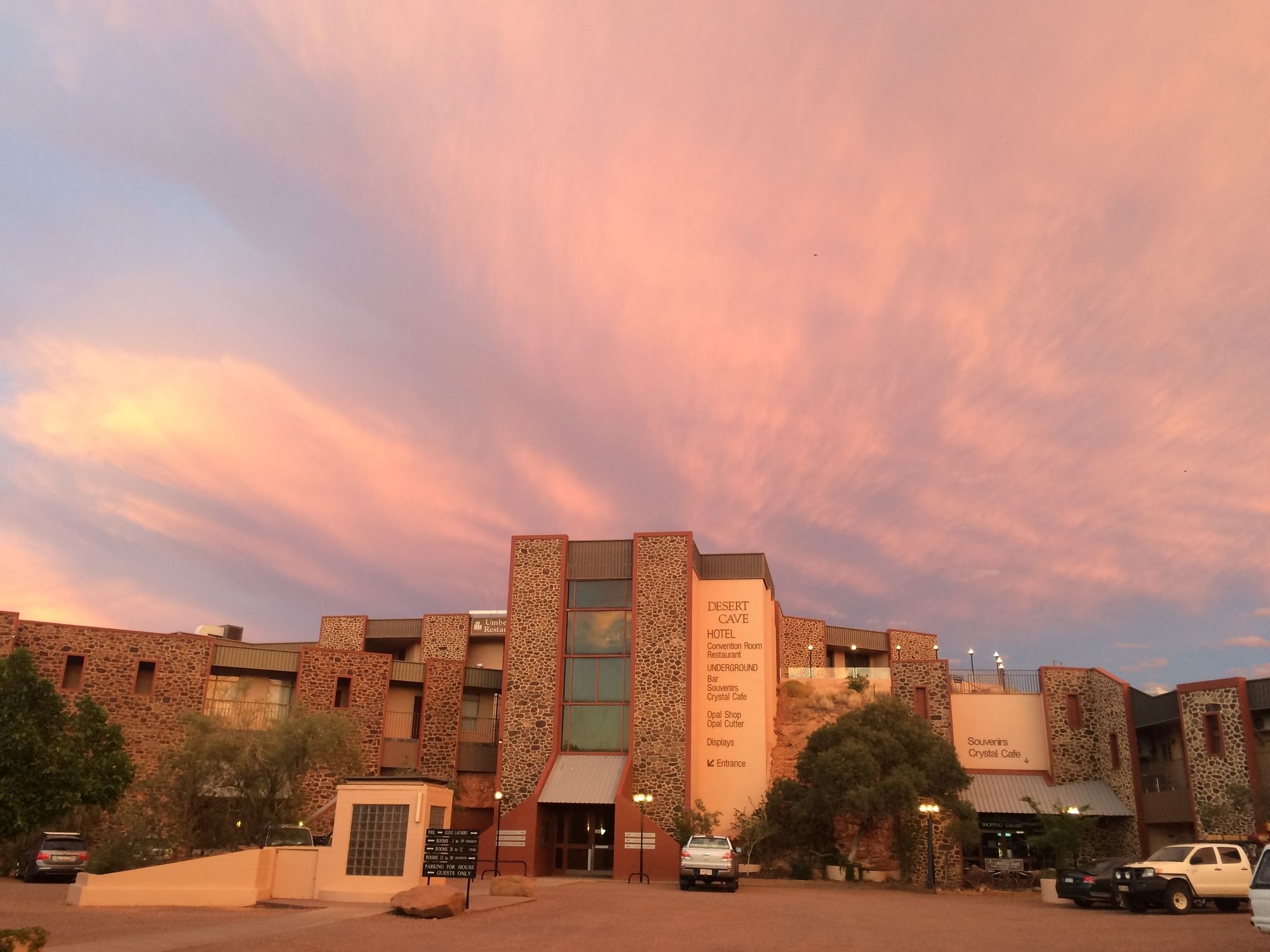 Фото Desert Cave Hotel
