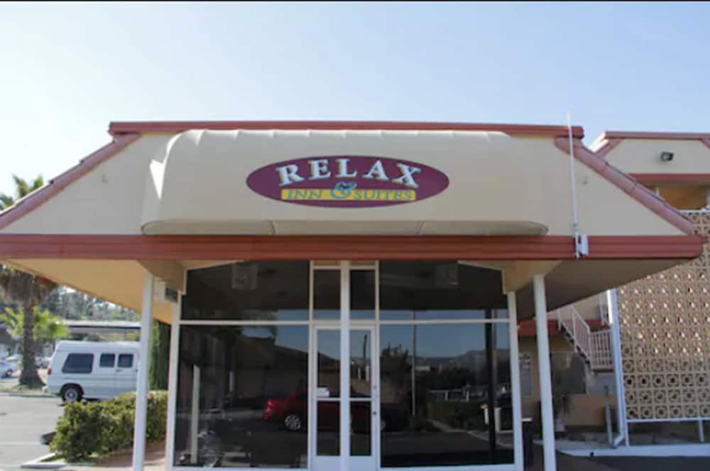 Фото Relax Inn And Suites