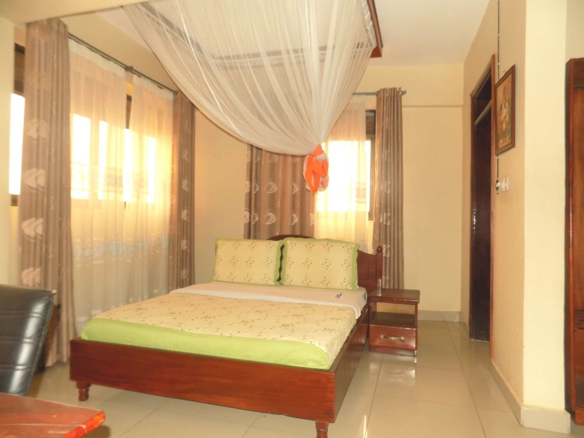 Фото Kahondo Buffalo Hotel