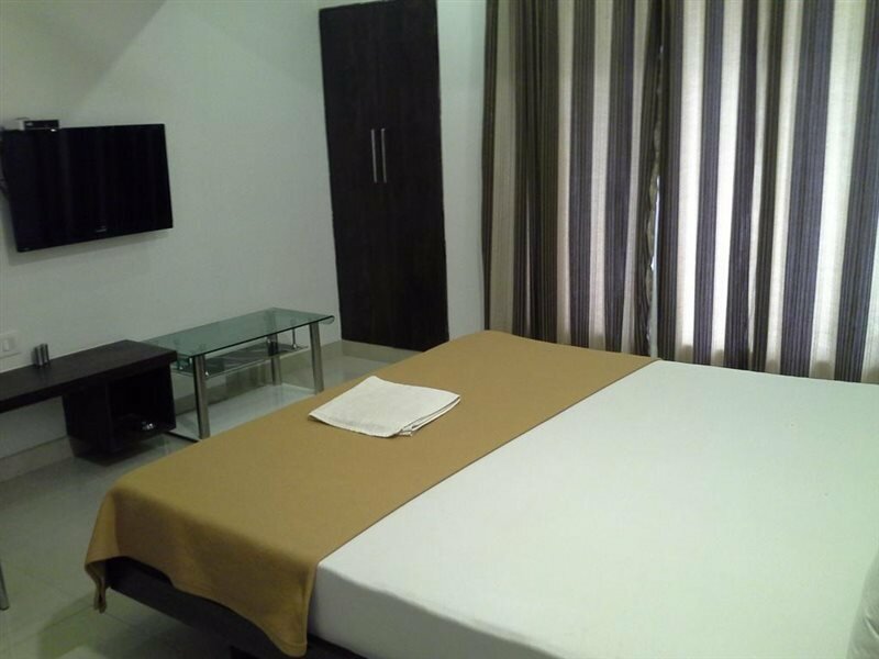 Фото Oyo 8311 Hotel Galaxy Residency