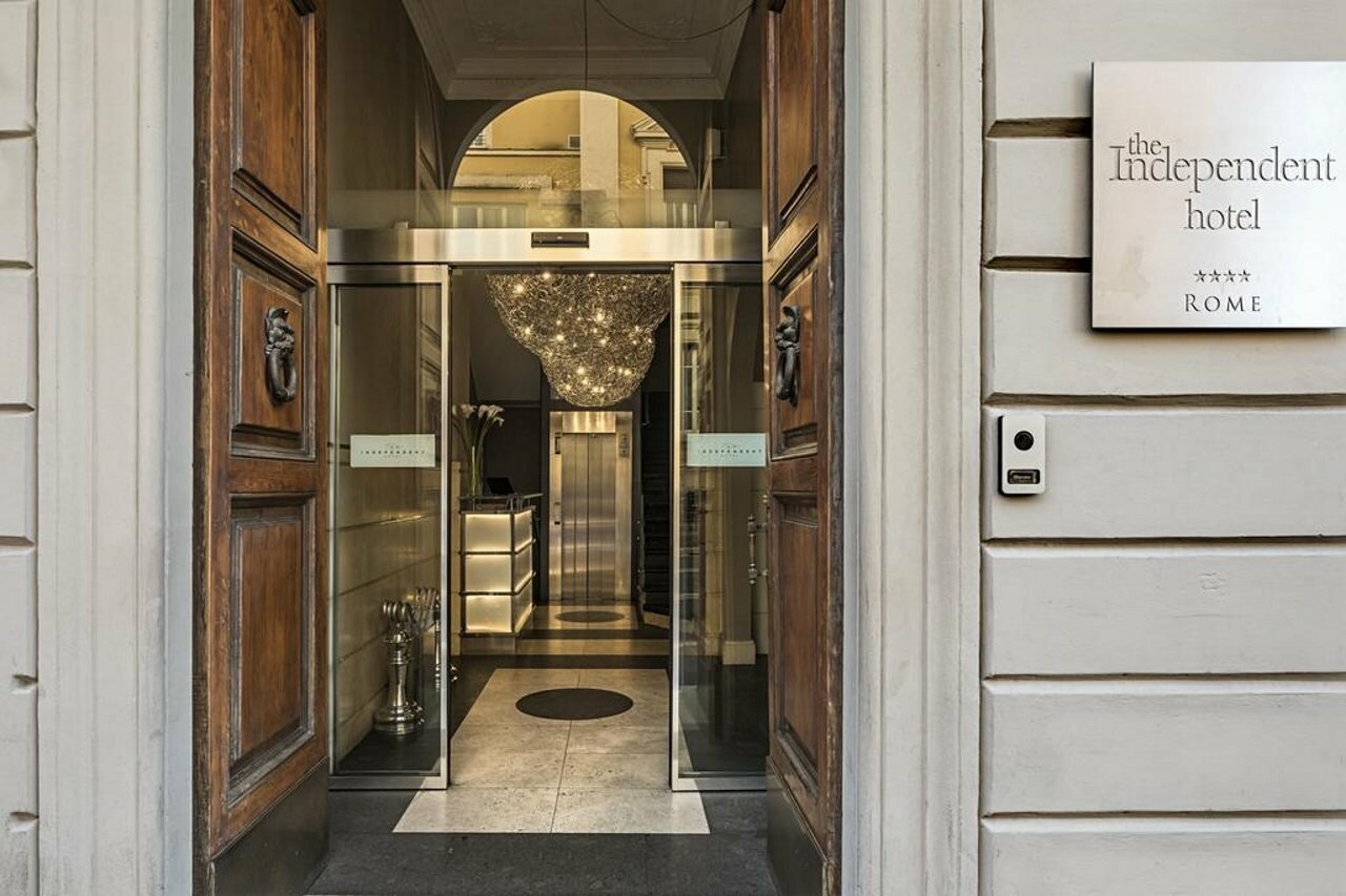 Фото The Independent Hotel