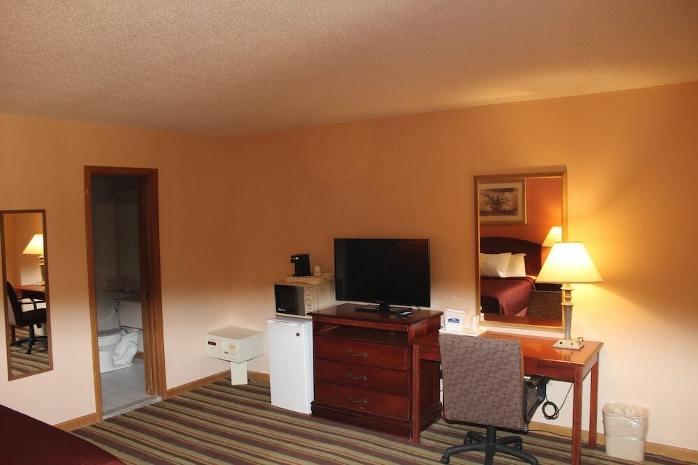 Фото Howard Johnson by Wyndham Lenox