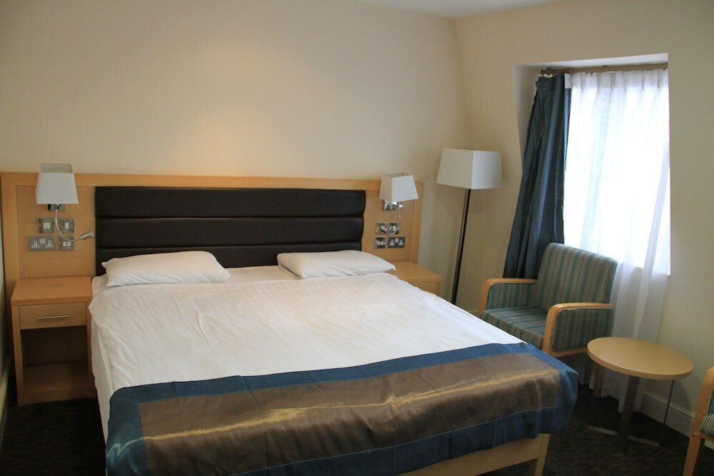 Фото Cromwell International Hotel