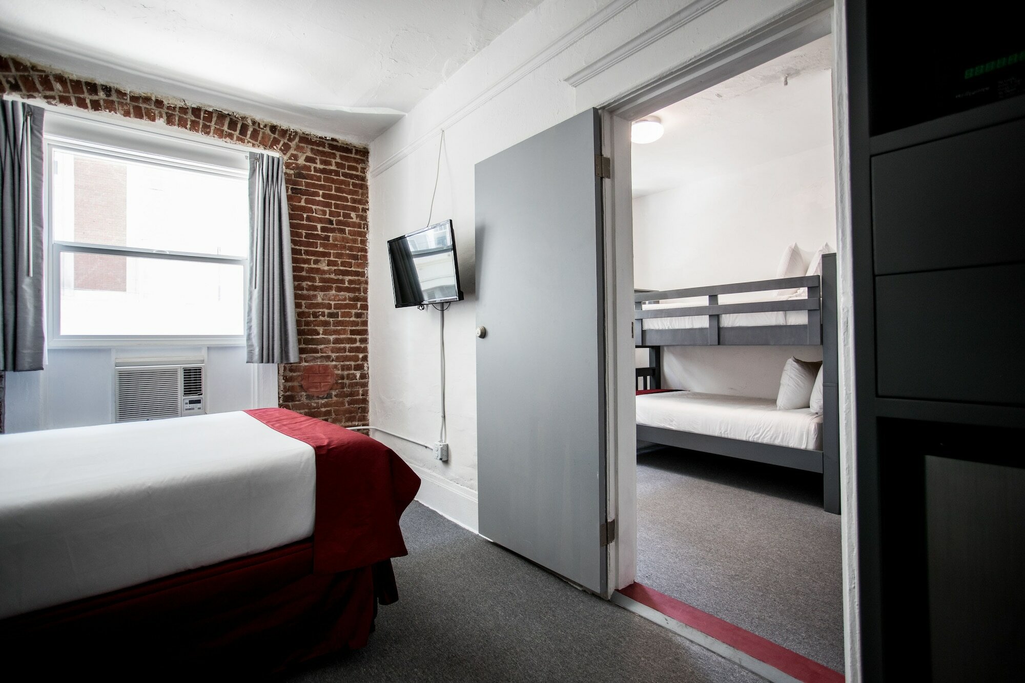 Фото The American Hotel